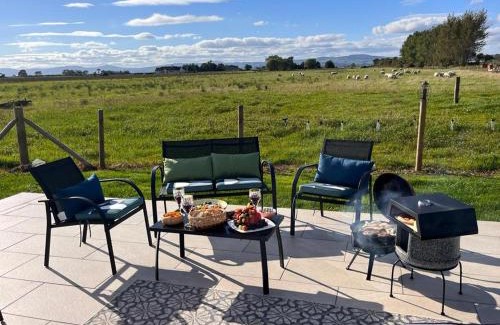 Limavady House | Magilligan - Cottage - Sleeps 6 - Parking - Garden