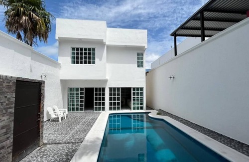 S.M. 57 House | Magnífica casa con piscina privada a 10 min del mar