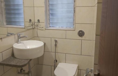 Parel Bed & Breakfast | Magna ,Fitwala Road,Prabhadevi West