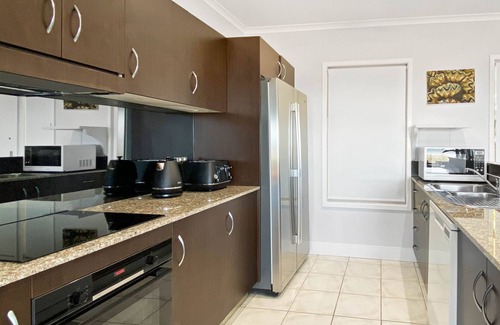 Nelly Bay House | Magnetic Docks Townhouse 5, Beachfront townhouse with magnificent views