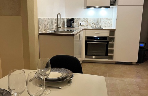 Saint-Saturnin-de-Lucian Apartment | Magnifique Appartement Pour 4 Personnes Dans une Maison de Village du 18ème