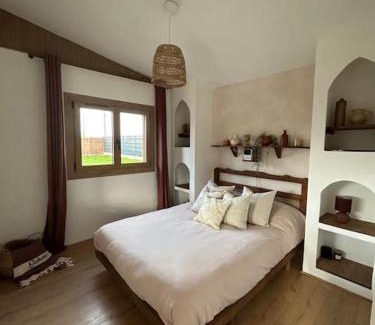 Saint-Avit-les-Guespieres Ski Chalet | Magnifique chalet en bord de rivière