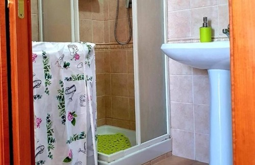 Margherita di Savoia Apartment | Magnificent classic green apartment for couples in the center