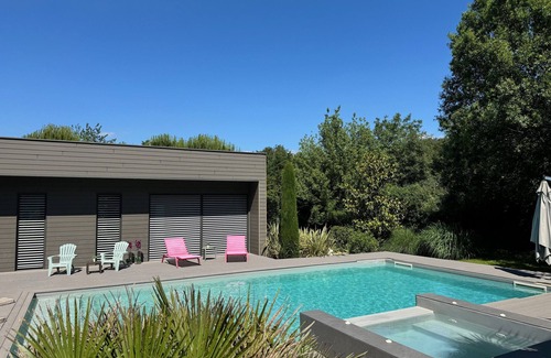 Monteleger Apartment | Magnificent Studio in Contemporary Villa with Swimming Pool & Private Parking