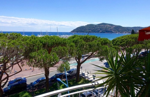 Mandelieu-la-Napoule Beach Apartment | MAGNIFICENT SEAFRONT Studio