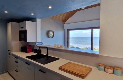 Noirmoutier-en-l'Ile House | Magnificent villa facing the sea on Plage du Vieil in Noirmoutier
