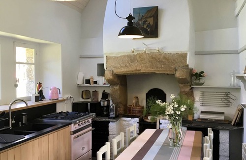 Tregastel Cottage | Magnificent 1 hectare property with wood and pond, direct access to the beach