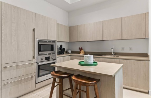 Hallandale Beach Condo | ★ MAGNIFICENT 1BD/1BA APARTMENT STEPS AWAYS FROM THE OCEAN