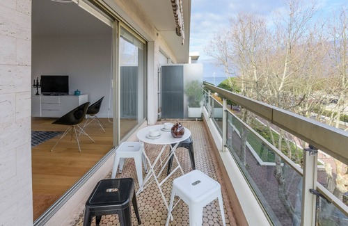 Arcachon Apartment | Magnificent 1st line apartment.50 m from the beach.Ideal location.Private parking.