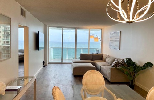 Hollywood South Central Beach Apartment | MAGNIFICENT 2 bedroom/2 bath beachfront with Beach View Condo apartment