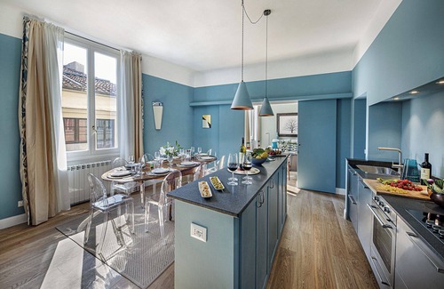 Santo Spirito Apartment | MAGNIFICENT 3BD-3.5 BA DESIGNER APARTMENT, PRIME FLORENCE LOCATION!