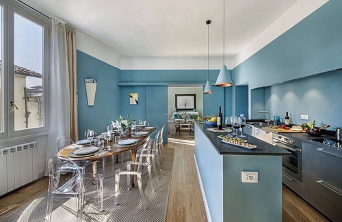 Santo Spirito Apartment | MAGNIFICENT 3BD-3.5 BA DESIGNER APARTMENT, PRIME FLORENCE LOCATION!