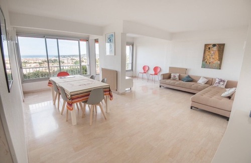 Antibes Apartment | Magnificent 3P 82m2 apartment, air conditioning, WIFI, exceptional sea view (pool, tennis).