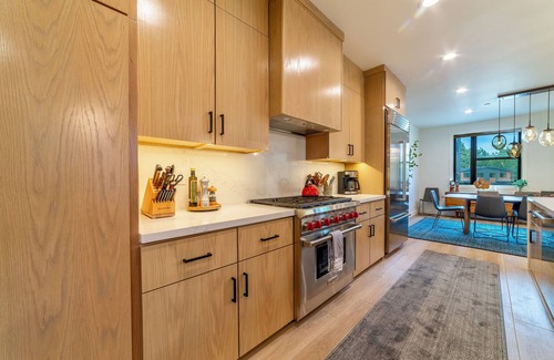 Mammoth Lakes House | Magnificent 4BR/3.5BA Getaway - Private Jacuzzi, BBQ, Garage