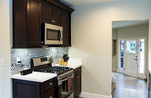 Southwest Anaheim House | Magnificent 5 Bed 3.5 Bath Sleeps 13, Pool & Jacuzzi 1/2 mile to Disneyland