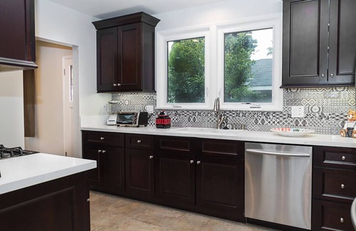 Southwest Anaheim House | Magnificent 5 Bed 3.5 Bath Sleeps 13, Pool & Jacuzzi 1/2 mile to Disneyland