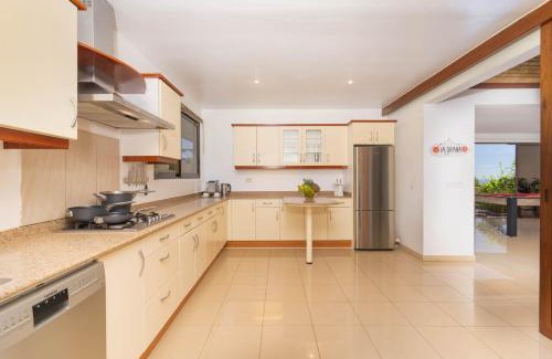 Punaauia Villa | Magnificent 5 Br Villa with pool: amazing views
