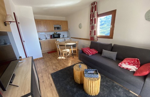 Valmeinier Apartment | Magnificent 6-person apartment 50 m from the slopes Household linen and towels included!