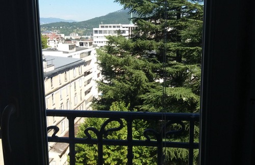 Aix-les-Bains City Center Condo | Magnificent apartment in character residence with swimming pool
