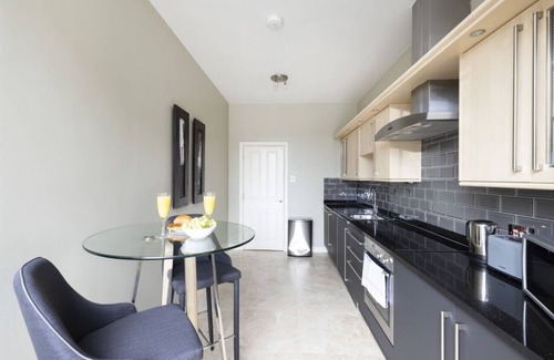 Old Town Apartment | Magnificent Apartment Overlooking St Giles