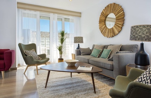Central District Apartment | Magnificent Apartment for Family Breaks. Isabel IV
