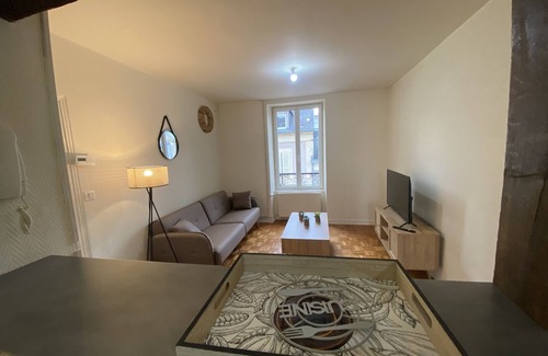 Nevers Apartment | Magnificent apartment near Porte de Paris