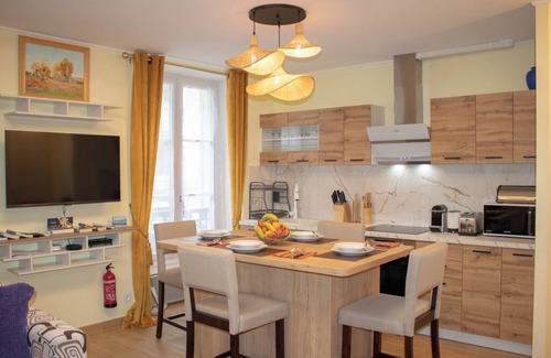Saint-Merri Apartment | MAGNIFICENT APARTMENT, TOP LOCATION, AC, SECURITY, LE MARAIS SAINT-PAUL