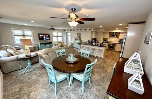 Wildwood Crest Condo | Magnificent Beach Retreat in Wildwood Crest w/POOL