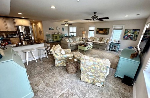 Wildwood Crest Condo | Magnificent Beach Retreat in Wildwood Crest w/POOL