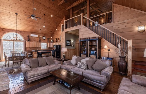 Yadkin Valley Cabin | Magnificent Cabin: Summit at Blue Ridge