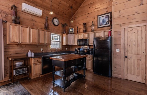 Yadkin Valley Cabin | Magnificent Cabin: Summit at Blue Ridge