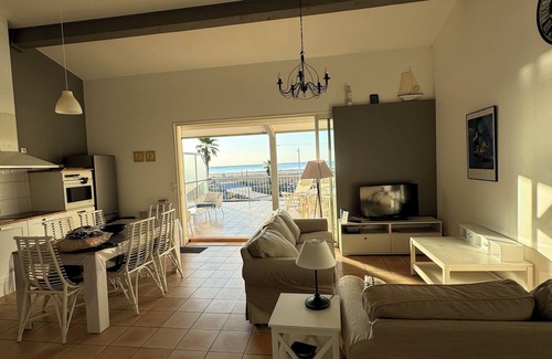 Gruissan Plage Ski Chalet | MAGNIFICENT CHALET FRONT DE MER ' LE GRAND LARGE '