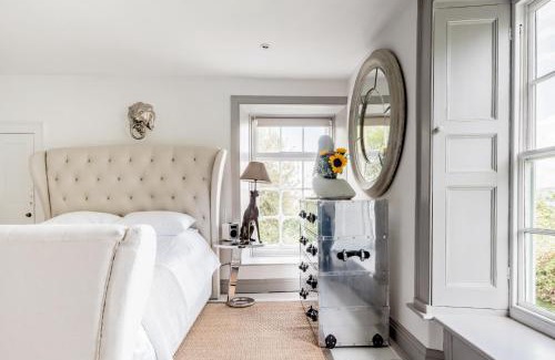 Swanage House | Magnificent Clarence cottage!