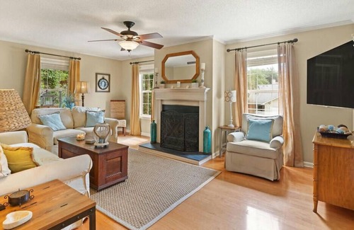Saint Simons Island House | Magnificent Coastal Retreat 2.5 miles from the beach!