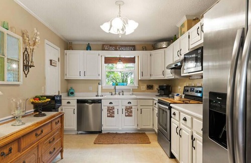 Saint Simons Island House | Magnificent Coastal Retreat 2.5 miles from the beach!