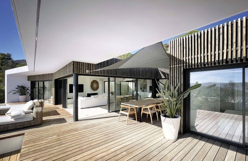 Le Lavandou Villa | Magnificent contemporary villa with beautiful sea view, heated swimming pool