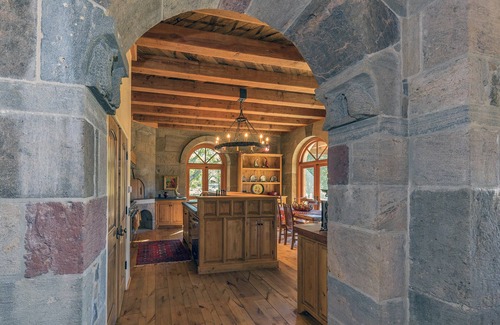 Sonoma House | Magnificent Estate, Vineyard Views, Pool and Spa - Sonoma Valley Farm Stay