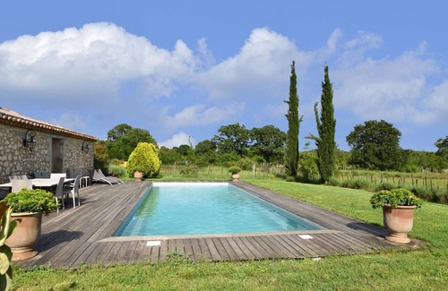 Viols-en-Laval Villa | Magnificent farmhouse with private pool and garden
