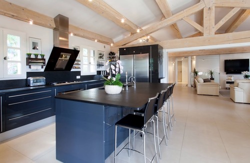 Chateauneuf-Grasse Villa | Magnificent Villa With Pool Enjoying Idyllic Views Of Town.