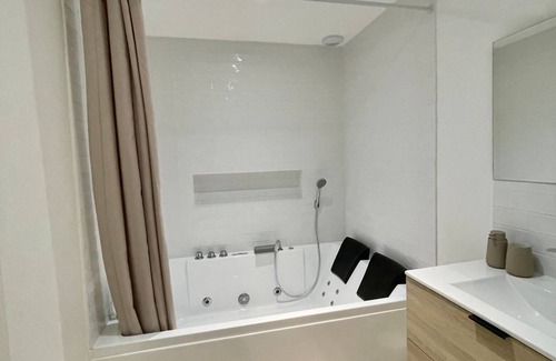 Cabara Apartment | Magnificent gîte between countryside and vineyards