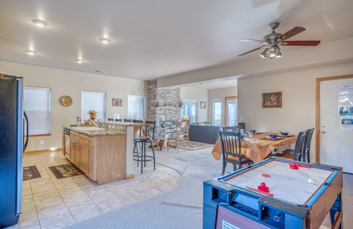 Lincoln City House | Magnificent Home Featuring 4 MASTER SUITES and Incredible Ocean Views!
