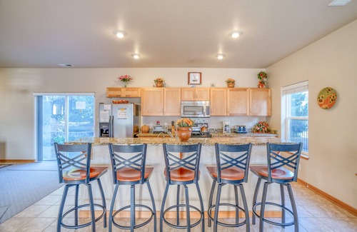Lincoln City House | Magnificent Home Featuring 4 MASTER SUITES and Incredible Ocean Views!