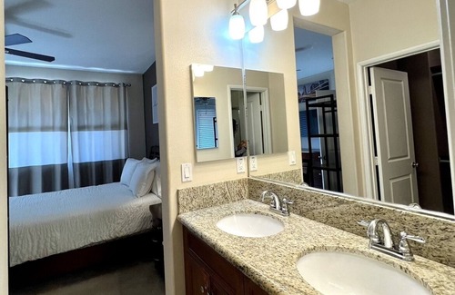 Zaferia House | Magnificent home in Signal Hill!
