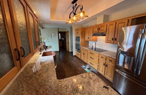 Fairfield Bay House | Magnificent Lake View Retreat: Outdoor Luxury, & Premium Comfort for 8 guests !