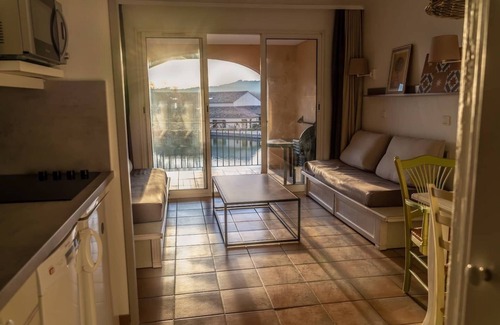 Pont Royal Apartment | Magnificent lake view at Golf de Pont-Royal