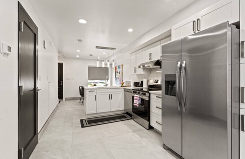Leamington House | Magnificent Lakeview