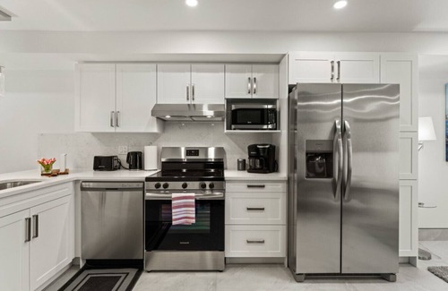 Leamington House | Magnificent Lakeview's