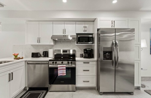 Leamington House | Magnificent Lakeview