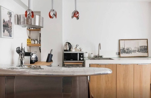 Pere Lachaise Apartment | Magnificent Loft 65m² in Open Space