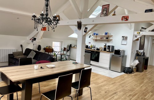 Quartier de la Folie-Mericourt Apartment | magnificent loft located in the trendy 11th district.